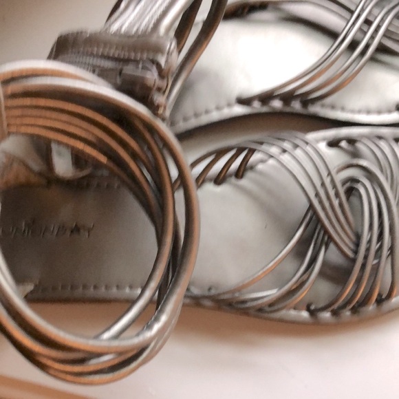 Unionbay silver multiple ankle straps zip back - Picture 2 of 3